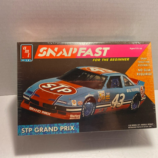 RESALE SHOP - AMT ERTL SnapFast NASCAR STP #43 Grand Prix 1:32 Model Kit c1992