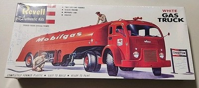 RESALE SHOP - Revell 1:48 Scale White Mobil Gas Truck & Fruehauf Trailer Model Kit c1995