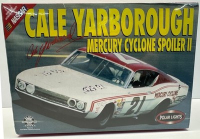 RESALE SHOP - Polar Lights Cale Yarborough '69�Mercury Cyclone Spoiler II 1:25 Model Kit