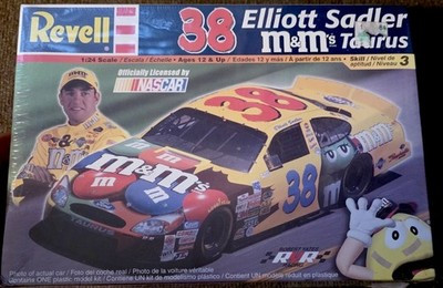 RESALE SHOP - Revell 38 Elliott Sadler M&M's Taurus 1:24 Scale Model Kit c2003