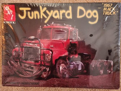RESALE SHOP - ERTL JUNKYARD DOG Mack Truck Model Kit (Original Vintage Kit) c1985 Sealed - PAER-AMT-6653-U8074