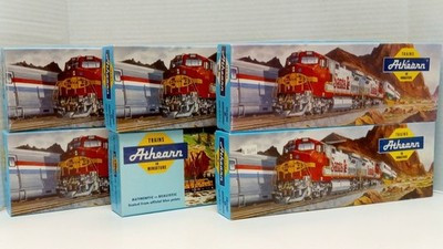 RESALE SHOP - Lot of 6 Athearn HO Scale Santa Fe Passenger Coach Kit - Preowned - RIOR-ATHLOT-U4858