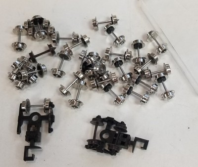 RESALE SHOP - Lot of Loose N Scale Replacement Wheels and (2) Couplers - GECH-NWHEEL-U5019