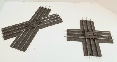 RESALE SHOP - Lot Of 2 Lionel O27 Scale 30 And 90 Degree Crossing Track Pieces - RIOR-OCROSSING-U4945