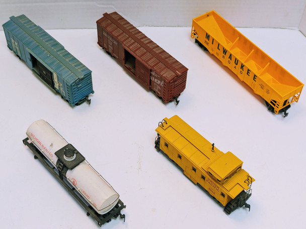 RESALE SHOP - Lot of 5 Misc. HO Scale Freight Cars - WINO-5LOT1-U5035