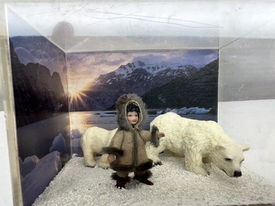 RESALE SHOP - OOAK 1:24 Eskimo Boy with Two Polar Bear Friends Diorama - BABE-ESKIMO-NS5102
