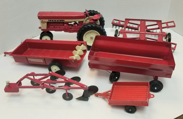 RESALE SHOP - VTG (6) ERTL Farmall International Harvester Tractor and Equipment - diecast - TERO-INTLSET-U5118