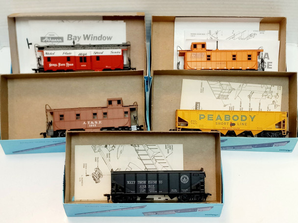 RESALE SHOP - Lot of 5 Athearn Misc. Pre-Built Freight Cars - WINO-ATH5LOT-U5088