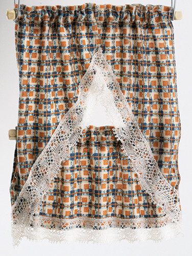 OakridgeStores.com | Barbara Obrien - Kitchen Curtains: Country Square - 1 Scale Dollhouse Miniature - 51607 731851516074