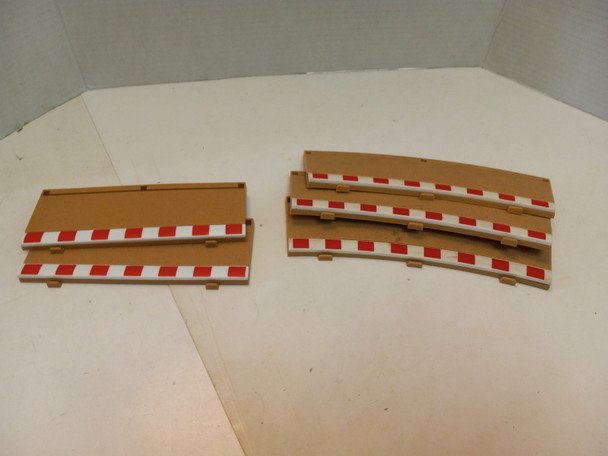 RESALE SHOP - Scalextric Lot OF 5 Kerbs For Race Track- Red And White Striped With Sand Trap - BRSU-003-U5877