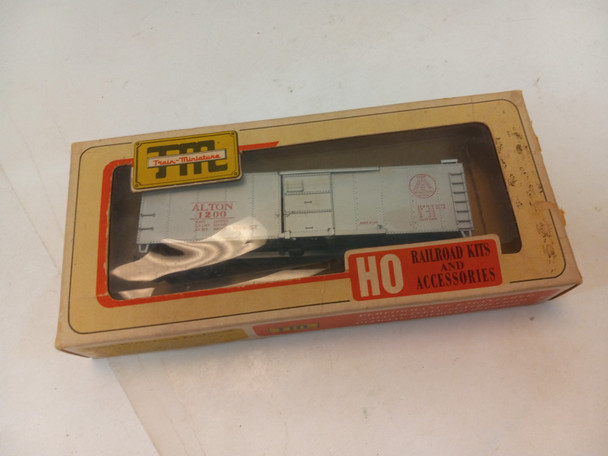 RESALE SHOP - TM Train Miniatures Ho Scale Boxcar- Western Pacific 40 Ton Boxcar - WINO-2656-NOB5868