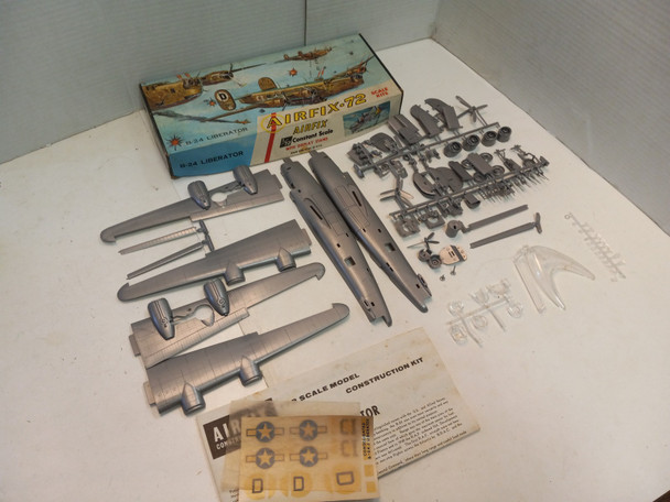 RESALE SHOP - Airfix B-24 Liberator 1/72 Plastic Scale Model Series 4-129 - BOBR-1-129-NOB6254