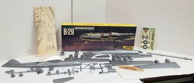 RESALE SHOP - Aurora Boeing B-29 Super fortress Boeing B-29 372-249 5/32" - BOBR-372-249-NOB7031