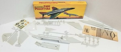 RESALE SHOP - Aurora McDonnell F4H Phantom #394-198 1/48 - BOBR-394-198-NOB7032