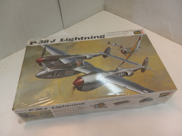 RESALE SHOP - Lockheed P-38J Lightning 1:32 Scale Airplane Model Kit Revell H-280 SEALED - BOBR-H-280-NOB6811