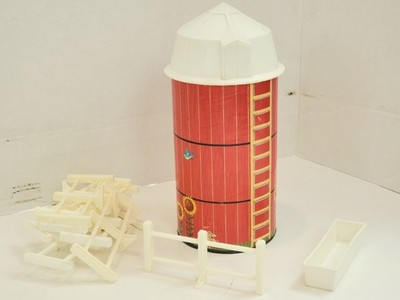 RESALE SHOP - VTG Fisher Price 1968 Family Play Farm SILO ONLY - BRMA-FPFPFS-U6159