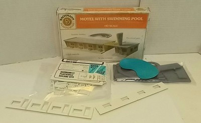 RESALE SHOP - Bachman 1:72 HO Siesta Motel with Swimming Pool 2714 - BOBR-2714-NOB7209