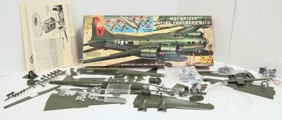 RESALE SHOP - Lindberg Motorized Flying Fortress B17G 305M:398 NOT TESTED - BOBR-305M:398-U7051