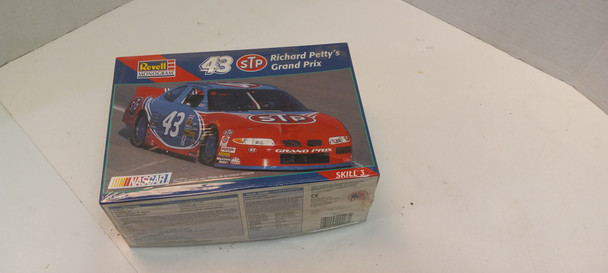 OakridgeStores.com | RESALE SHOP - Revell Monogram 1:24 #43 Richard Petty's Pontiac Gran prix Nascar Model Kit - PAER-85-2493-NOB7749
