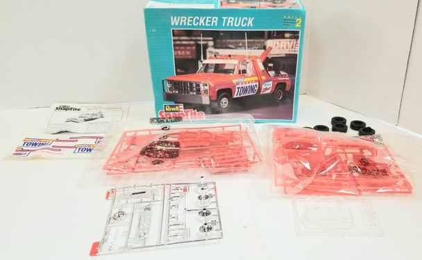 OakridgeStores.com | RESALE SHOP - Revell Snap tite Wrecker Truck "Lenny's Towing" 1/25 #6393 - BREV-6393-LN8593