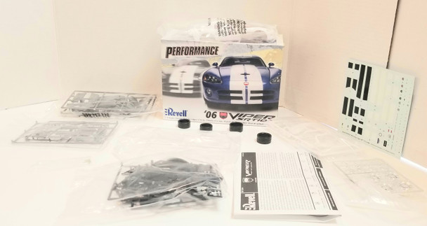 OakridgeStores.com | RESALE SHOP - Revell '06 Viper SRTIO 1/25 Performace #85-2014 - BREV-85-2014-LN8454
