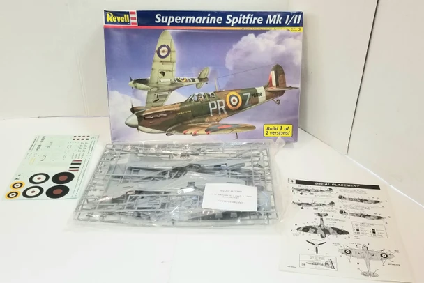 OakridgeStores.com | RESALE SHOP - Revell Supermarine Spitifre MkI/II 1/32 Build 1 Of 2 Versions #85-5516 - BREV-85-5516-NOB8603
