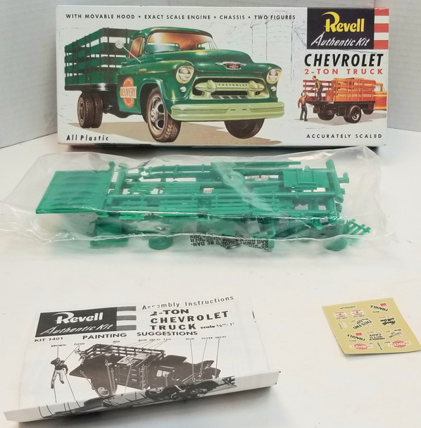 OakridgeStores.com | RESALE SHOP - Revell Chevrolet 2 Ton Truck Movable Hood, 2 Figures, Ect. #H140198 1/16 - BREV-H140198-NOB8524