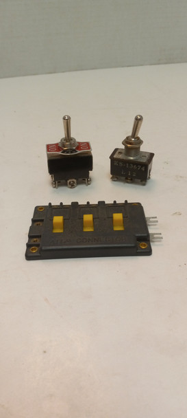 OakridgeStores.com | RESALE SHOP - Lot of Switches & Connector SEE DESC - STORE-SWITCHES-U8635