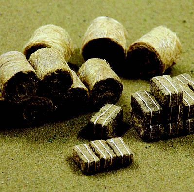 JTT SCENERY - 95582 Miniature Hay Bales, 1/2" (35) 734560955820