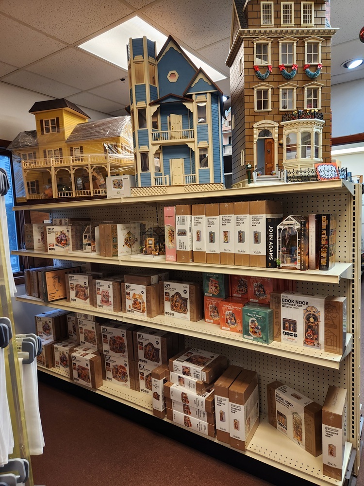 Oakridge Toy Store Holiday Store dollhouse (reduced) 20251126_101824 Oakridge Toy Store Holiday Store dollhouse (reduced) 20251126_101824