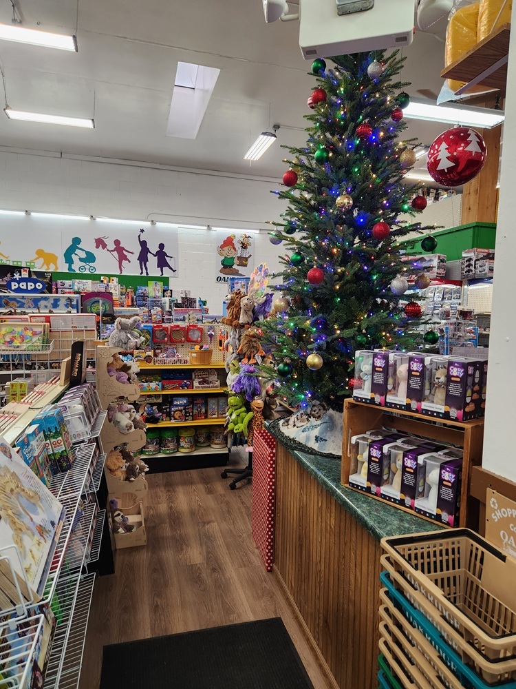Oakridge Toy Store Holiday Store entrance 20251126_095446 (reduced)