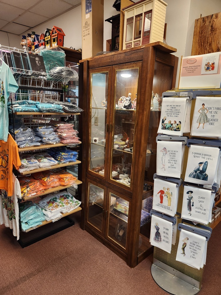 Oakridge Toy Store Holiday Store gifts & dollhouse (reduced) 20251126_102627