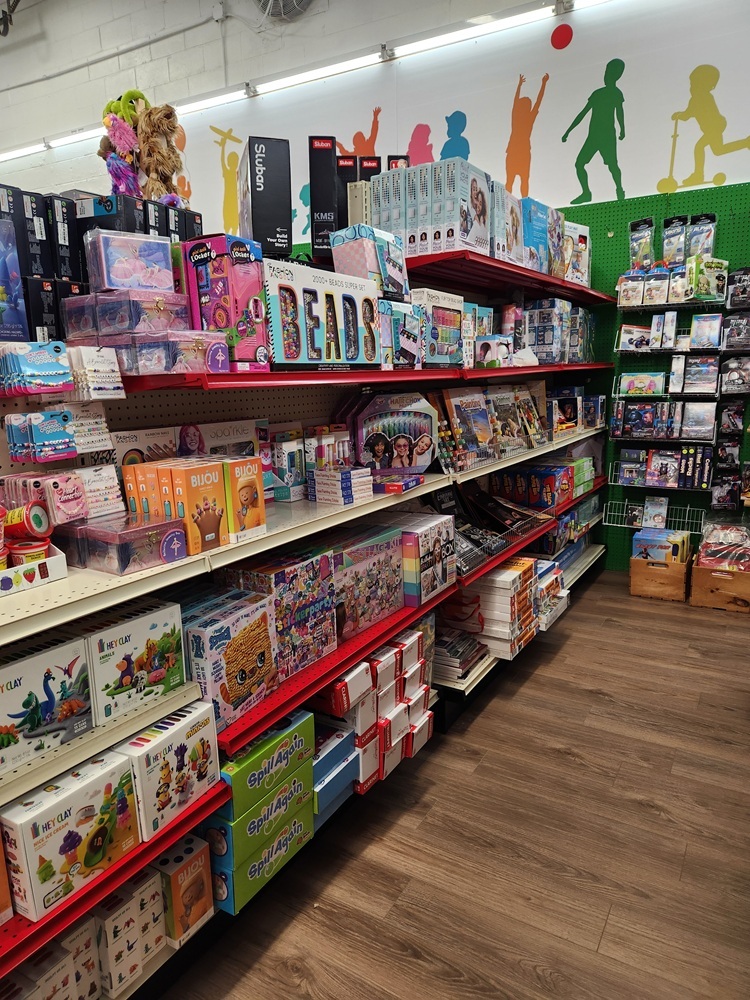 Oakridge Toy Store Holiday Store girls crafts and activity (reduced) 20251126_10065220251126_095830