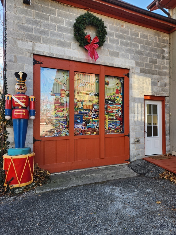 Oakridge Toy Store Holiday Store New Front Entrance (reduced) 20251128_104831
