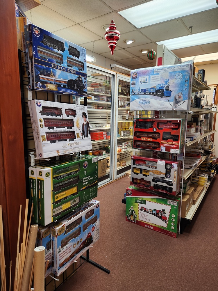 Oakridge Toy Store Holiday Store train room (reduced) 20251126_101918