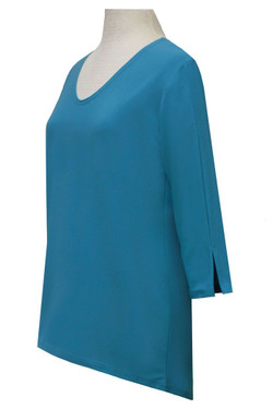 Side of the Solid V-Neck Top from Valentina in the color turquoise