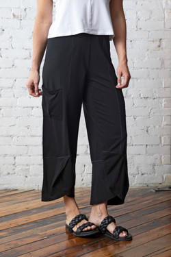 Front of the Essential Zenna Pants style 320278 from Olivia in the color black