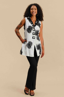 Front of the Floral Button-Up Vest style 251C96 from Funsport in the colors black and white