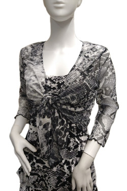 Front of the Reptile Print Mesh Bolero style T4020-4706 from Tango Mango in the colors black and white
