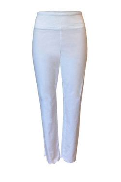 Front of the Scalloped Hem Ankle Jeans style P304BWHT from Ethyl in the color white