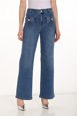 Front of the Wide Leg Bow Pocket Jeans style 254978 from Frank Lyman in the color denim