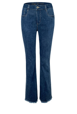 Front of the Heritage Classic Bootcut Jeans style Z512092N from Ethyl in the color light denim