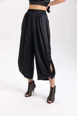 Front of the Tie Bottom Pants style 411-15690 from Isle in the color black