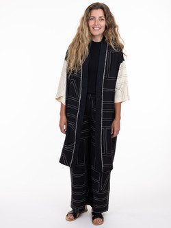 Front of the Love Contrast Stitch Duster style 5770 from Shannon Passero in the colors black and vanilla
