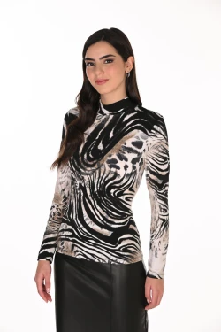 Front of the Fitted Animal Print Mock Neck Top style 263367 from Frank Lyman in the colors pearl and black