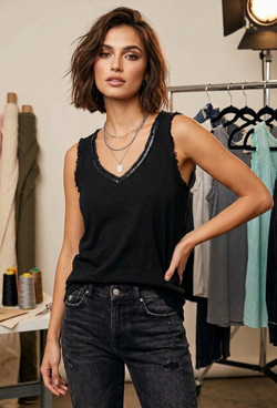 Front of the V-Neck Sequins Tank style 915404 from Look Mode in the color black