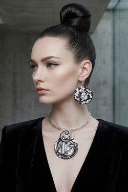 Front of the Crackle Black & Silver Twist Wire Necklace SKU 31899 from Jeff Lieb