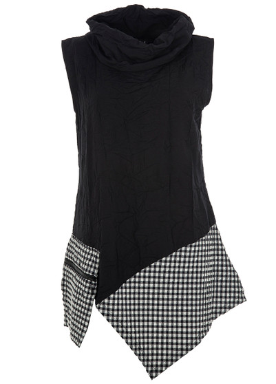 Front of the Checkered Print August Tunic from Kozan in the colors black and white