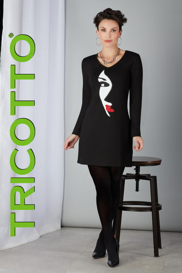 Front of the Face Print Dress from Tricotto in the colors black and red