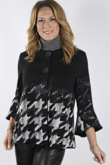 Front of the Bell Sleeve Houndstooth Jacket from Frank Lyman in the colors black and gray